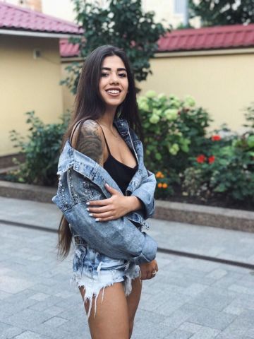 Алина Огонь Брюнетка